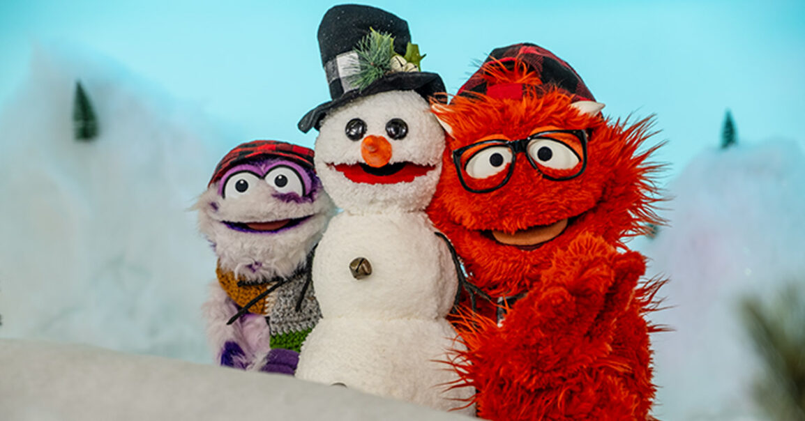 Sam and Murphy Christmas Sketch with Mr. Shivers Snowman on I Spot Santa’s North Pole set.